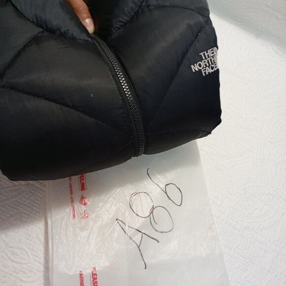 The North Face Black Quilted Girls Jacket L/G Full Zip Puffer Style With Pockets - Picture 14 of 14